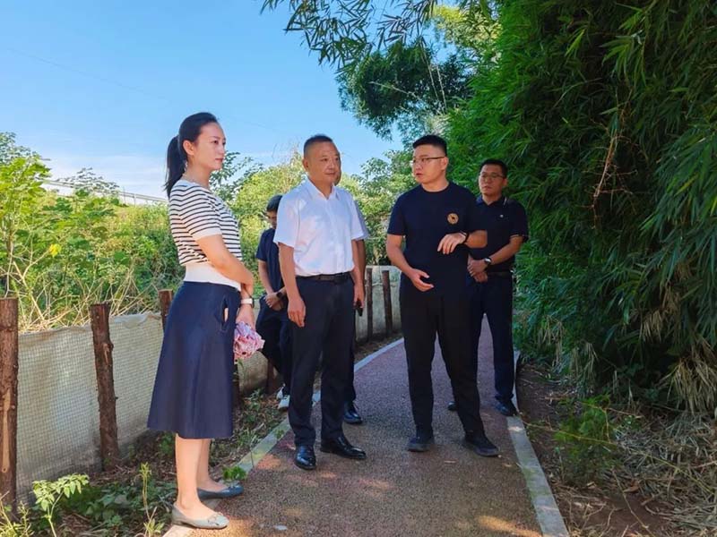 何刚带队督导濑溪河水质达标攻坚工作